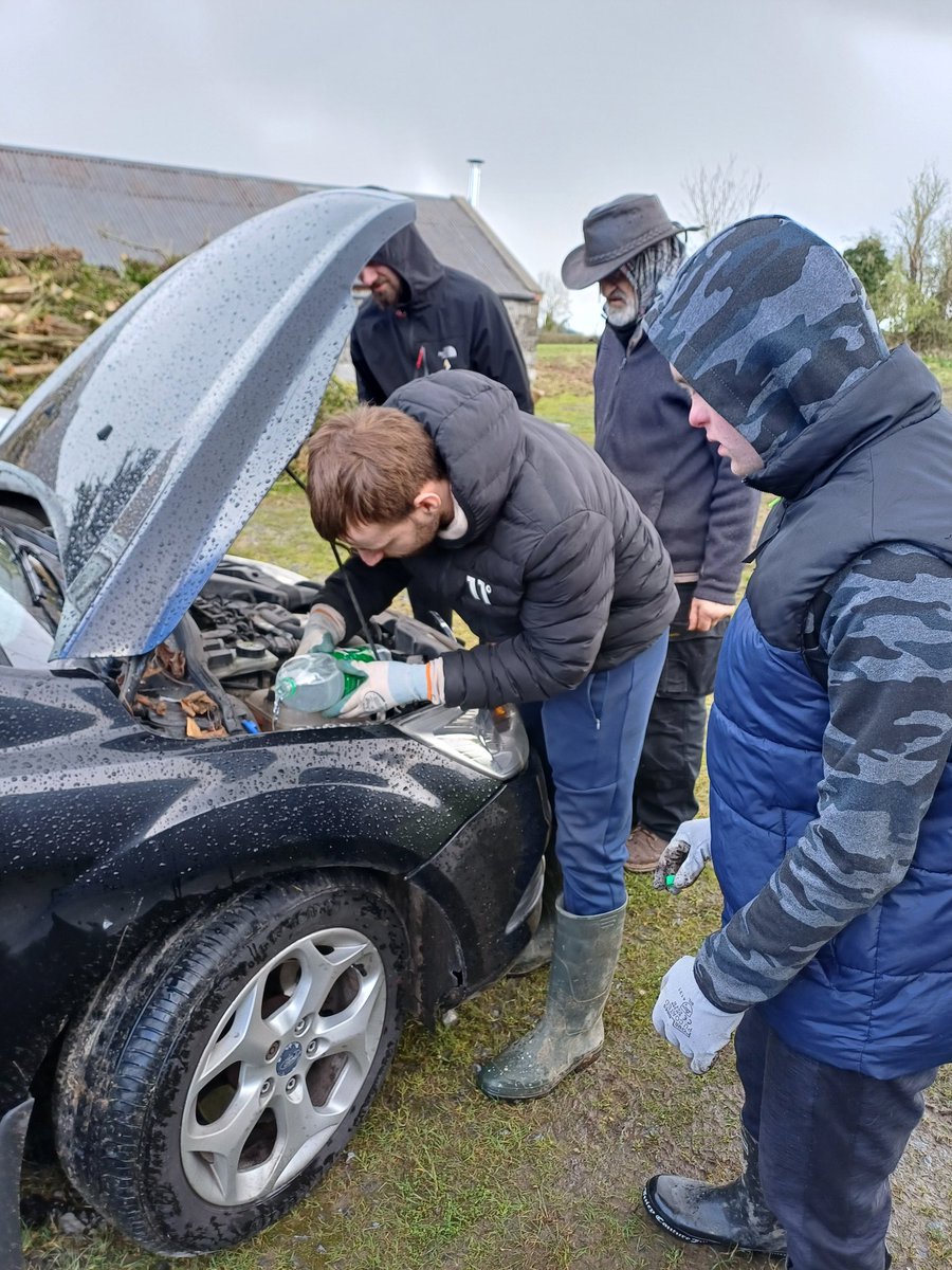 Thanks again to the guys from the Delta Centre Carlow for helping out with the car. Getting ready to start their new placement with Michael and Celine, thanks to the funding from @HealthyIreland and @Carlow_Co_Co Best of luck guys