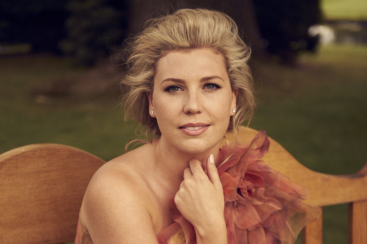 .@alexlowesoprano sings #Mozart’s #Requiem with @OxfordPhil, under the direction of Marios Papadopoulos this evening. #hpvoice #operasinger #orchestra Read more here: ow.ly/RbNw50Re2lQ