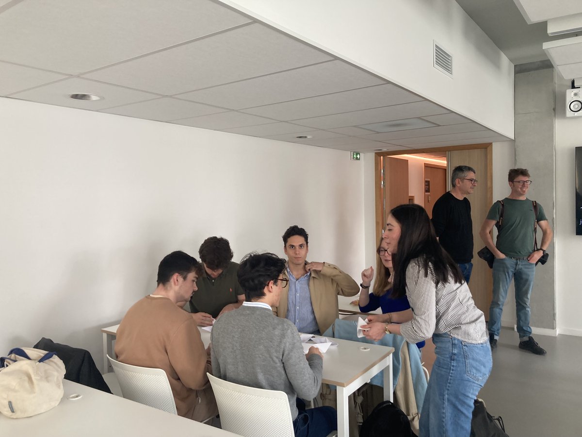 Chanceux nos #étudiants ! <a href="/Ubisoft/">Ubisoft</a> organise un atelier Producing à l'<a href="/EsscaBordeaux/">ESSCA Campus de Bordeaux</a> 
Au programme : 
📌Présentation de l'entreprise et des différents métiers
📌Focus sur la gestion de projet
📌Ateliers avec les Projects Coordinators
Un grand, grand merci à la Team Ubisoft 🙏