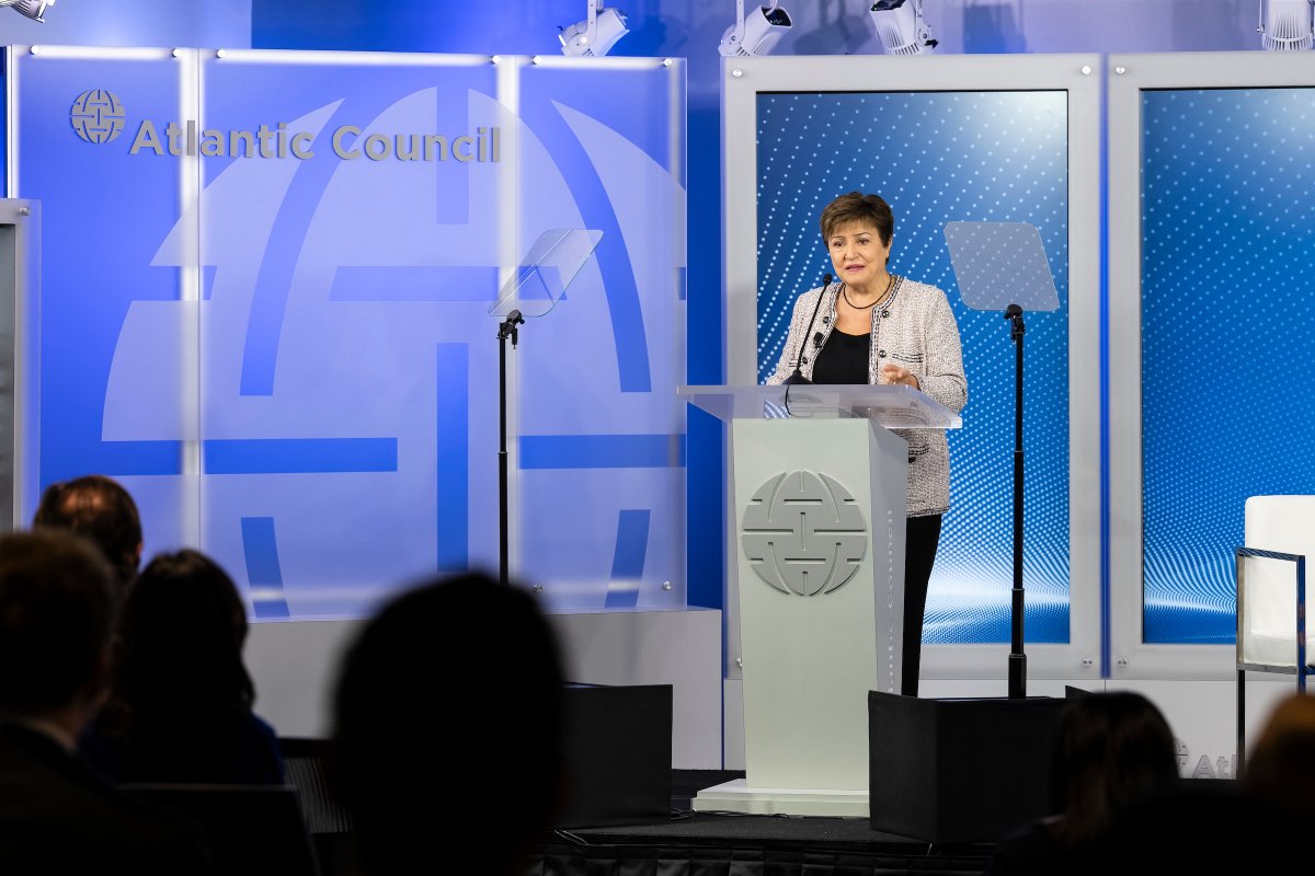 Ahead of the #IMFMeetings, IMF Managing Director @KGeorgieva urges policymakers to persevere in pursuing good policies to: ☑️Bring back price stability ☑️Rebuild fiscal buffers ☑️Create transformative policies to revitalize growth ☑️Renew global cooperation on policies Read her…