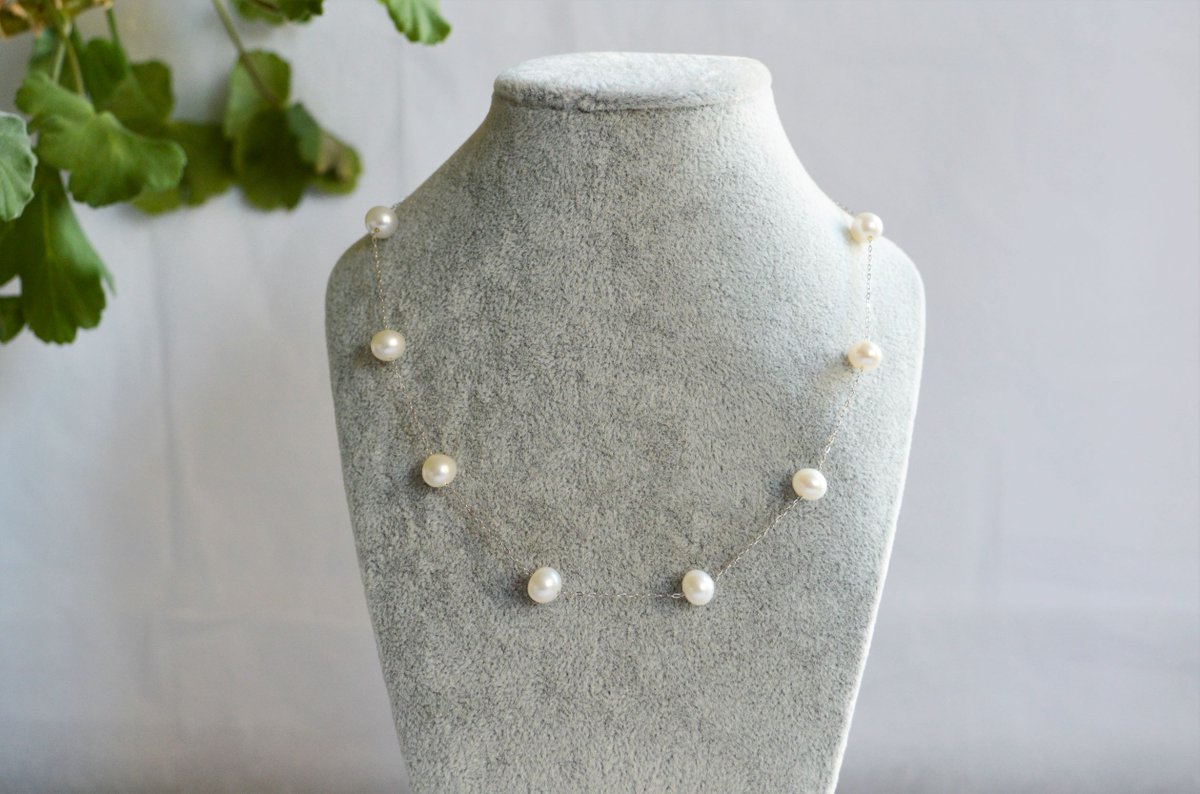 The perfect light, summer necklace is here. This #necklace will give any outfit that little something :). #Handmade in Canada.
#giftideas #handmadegifts #giftforher #ecofriendlygifts #pearls #pearljewelry #pearlnecklace #pearljewellary #summerstyle #SummerFashion #summernecklace