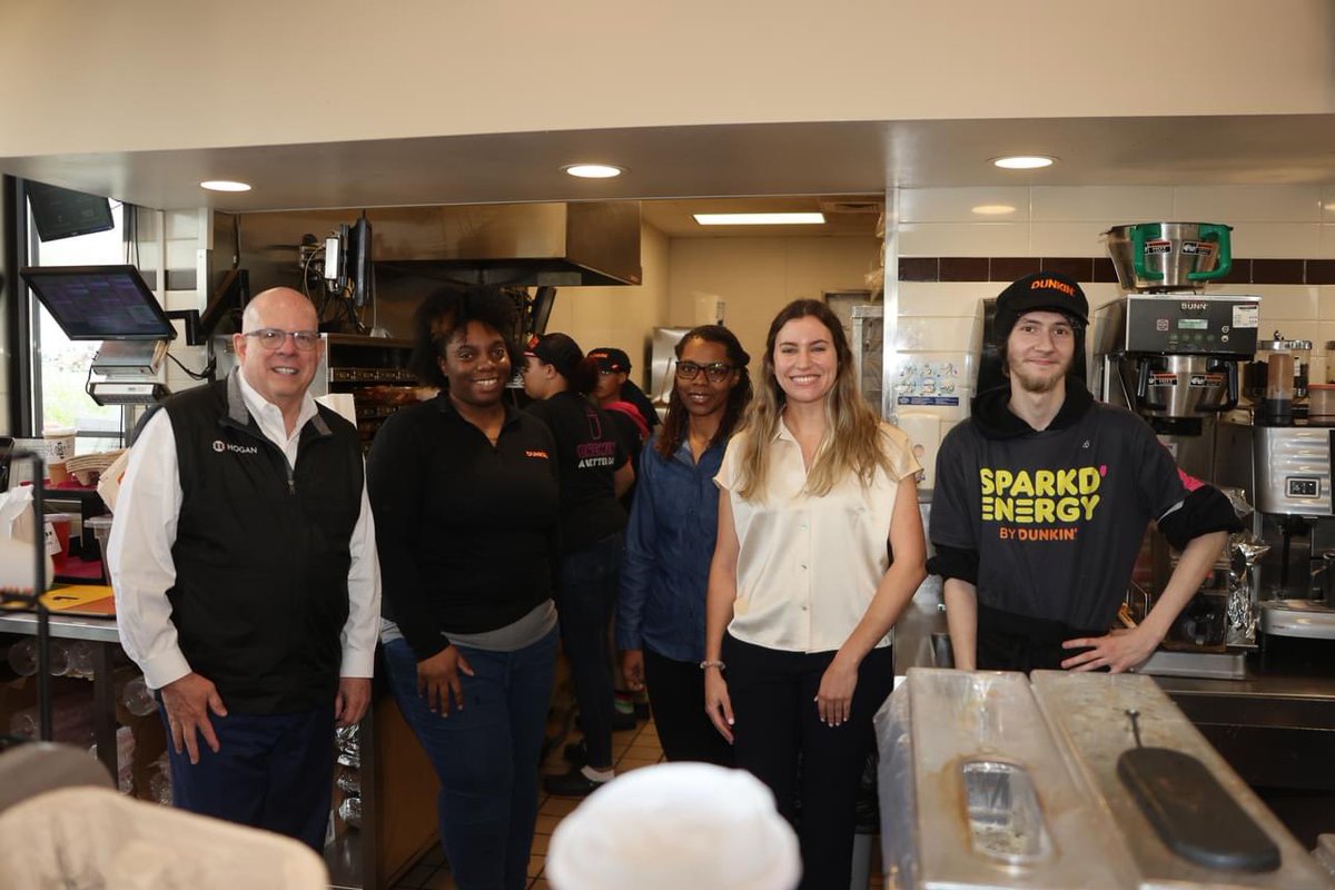 GovLarryHogan's tweet image. Good morning, Calvert County!

We started Day 7 of our Back To Work Bus Tour at the Dunkin’ Donuts on Old Field Lane to grab coffee and donuts. ☕️