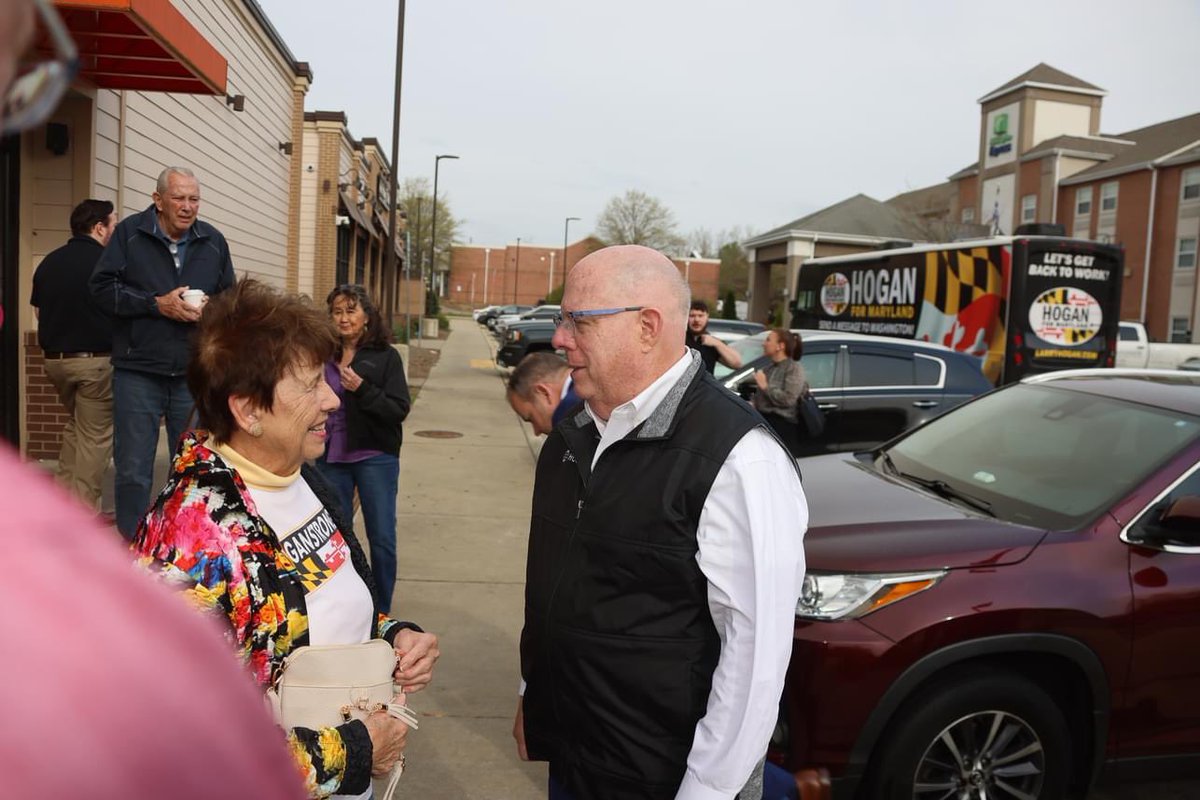 GovLarryHogan's tweet image. Good morning, Calvert County!

We started Day 7 of our Back To Work Bus Tour at the Dunkin’ Donuts on Old Field Lane to grab coffee and donuts. ☕️