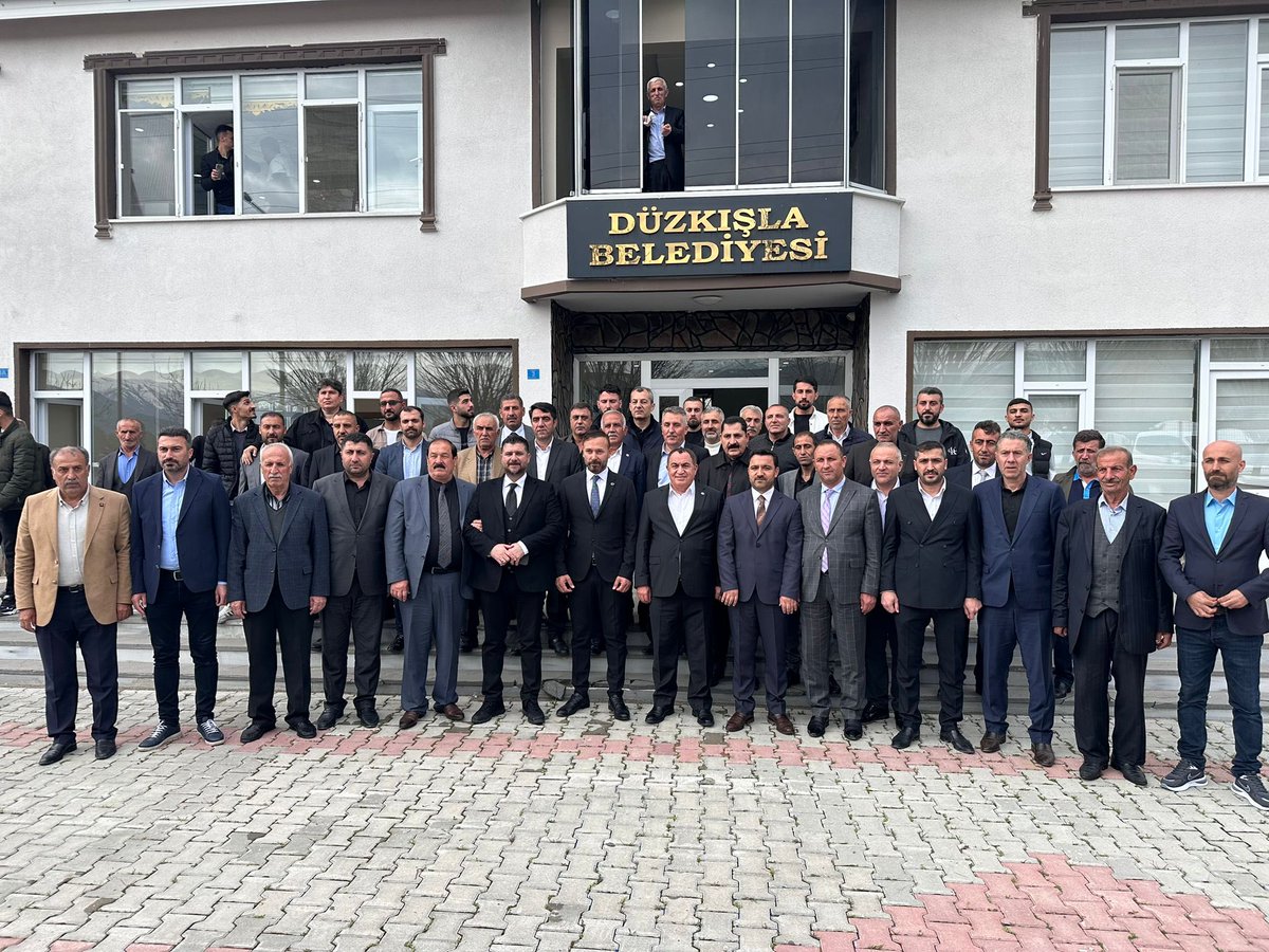 📍Düzkışla Beldemiz İl Başkanımız Sn @MelikEmre1 ve parti teşkilatımız ile birlikte bayramlaşma programına devam ediyoruz. Düzkışla Belde Belediye Başkanımız Sn Rıdvan Sezigen ve vatandaşlarımızla bir araya gelerek bayramlarını kutladık.