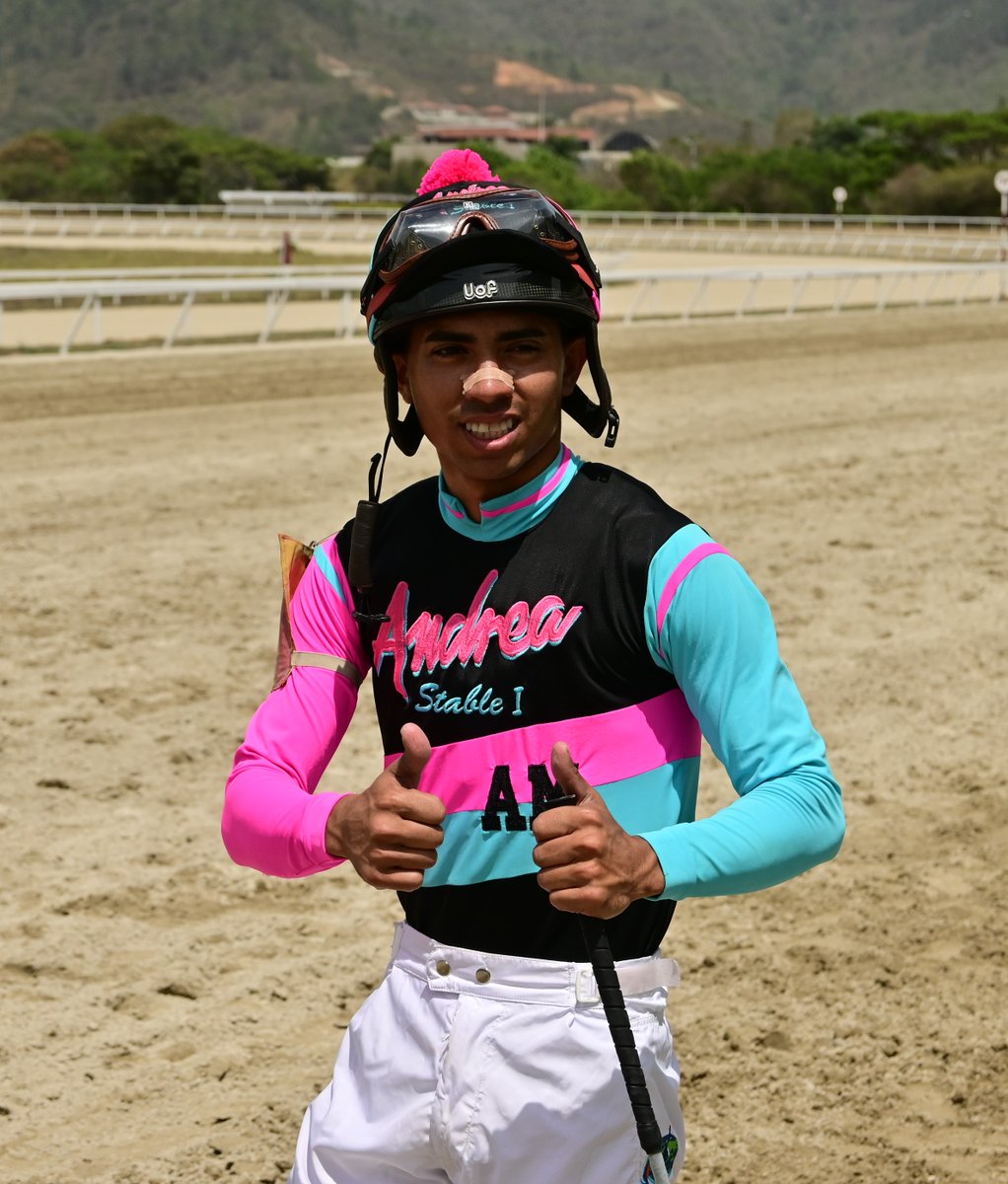 🎉🏇🏽 ¡Feliz cumpleaños para Robert Capriles (<a href="/CaprilesRobert/">Robert Capriles</a>)! 🏇🏽🎉

✅El día de hoy enviamos un mensaje de felicitación para el jinete profesional, quien hace vida en La Rinconada, por su cumpleaños.

🥳🎁 ¡Felices 26, campeón! 🎁🥳

📸 José Aray