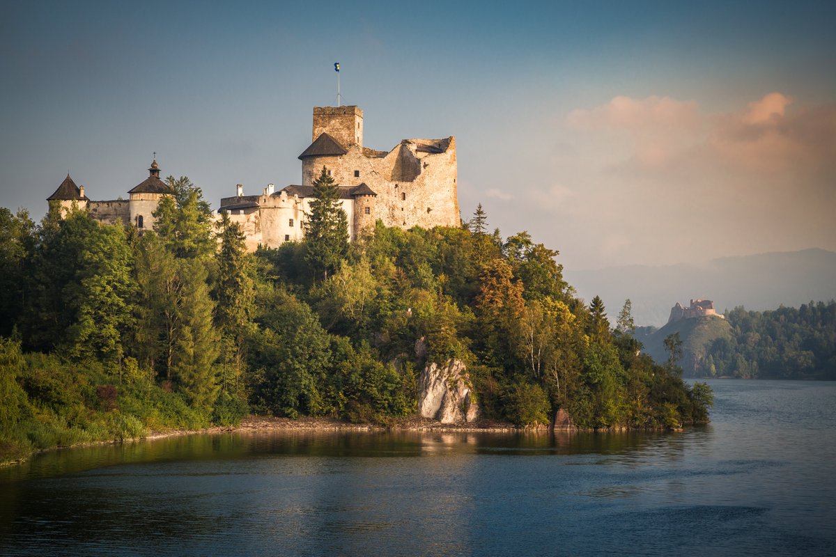 🏰 Discover the history at Niedzica Castle! 

This medieval marvel was once a strategic border fortress, now it's your gateway to adventure and discovery. Explore fascinating artifacts, from hunting rifles to antique clocks, at our museum. 

#visitpoland #travel #polandtravel
