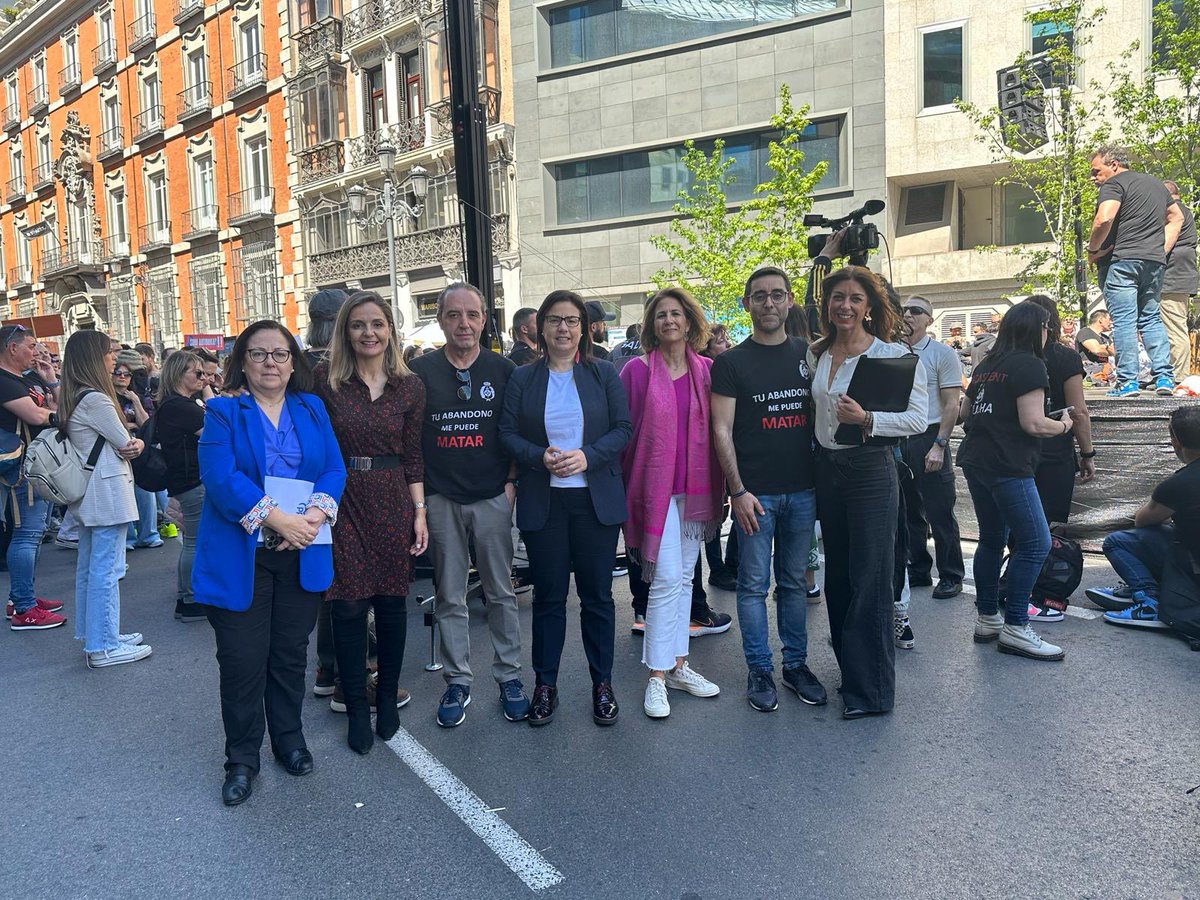 🏴Muchas gracias a <a href="/borrego_corte/">Isabel Borrego Cortés</a> <a href="/MoroMjesus/">mjesus moro almaraz</a> <a href="/TristanaMg/">Tristana Moraleja</a> <a href="/anadebande/">Ana Vázquez Blanco</a> <a href="/MaribelHOvera/">Maribel S. Torregrosa</a> diputadas de <a href="/ppopular/">Partido Popular</a> por acompañarnos hoy en nuestro homenaje a nuestra compañera NURIA y hacerse eco de nuestras reivindicaciones 🏴#sosprisiones