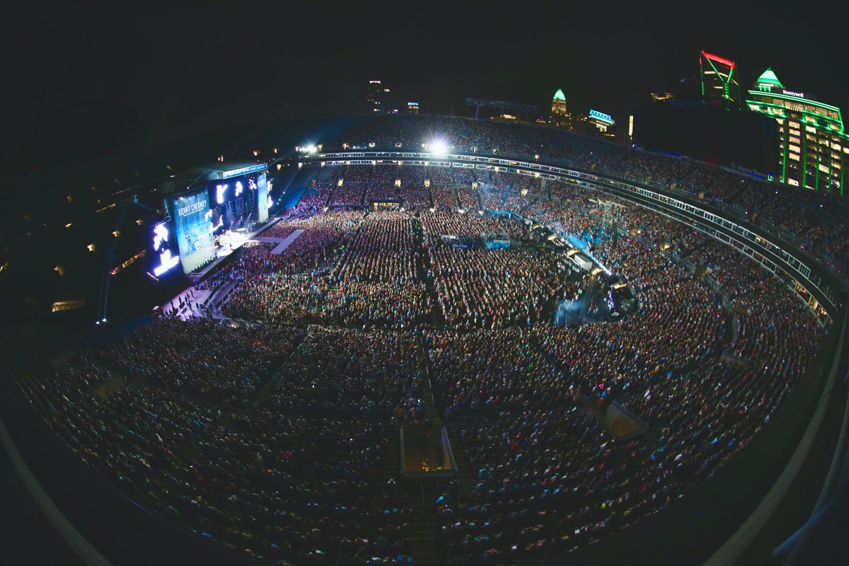 I go back 🎶 @kennychesney's last visit to Bank of America Stadium in 2022 was a party we never wanted to end. We can't wait to do it again on April 27th. #SunGoesDownTour