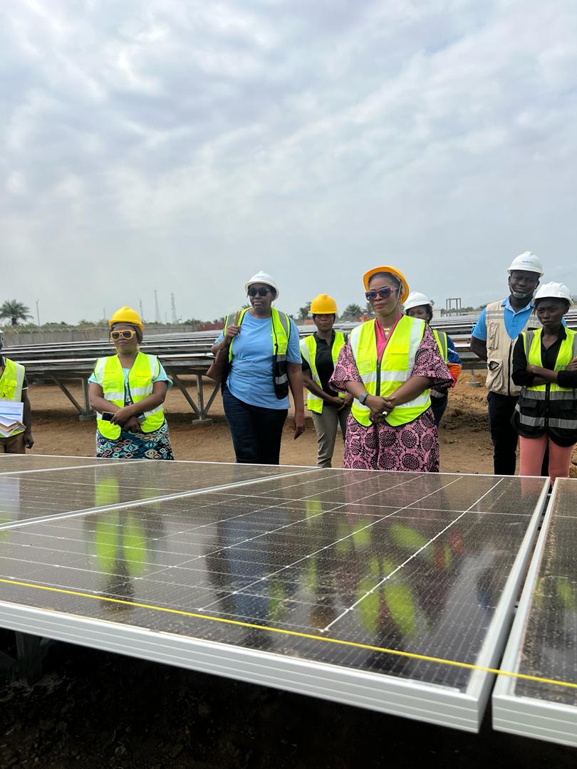 Big strides in gender inclusion!Hon.Dr. @IsataMahoi celebrates the empowering role of women in 'SL Energy Access Project'in Moyamba.Breaking barriers & lighting the way for progress,their involvement is a beacon of hope for equality in the workforce. #Empowerment #WomenInEnergy