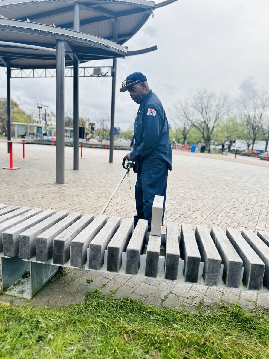 When you think of DGS, think about our hardworking craftspeople! Our grounds and housekeeping team is simply the best! Across the city, they maintain our greenspaces, lawns, and landscapes - keeping them clean, green, and pristine!✨🌳 📸Eastern Market Metro Plaza #DGSAtWork