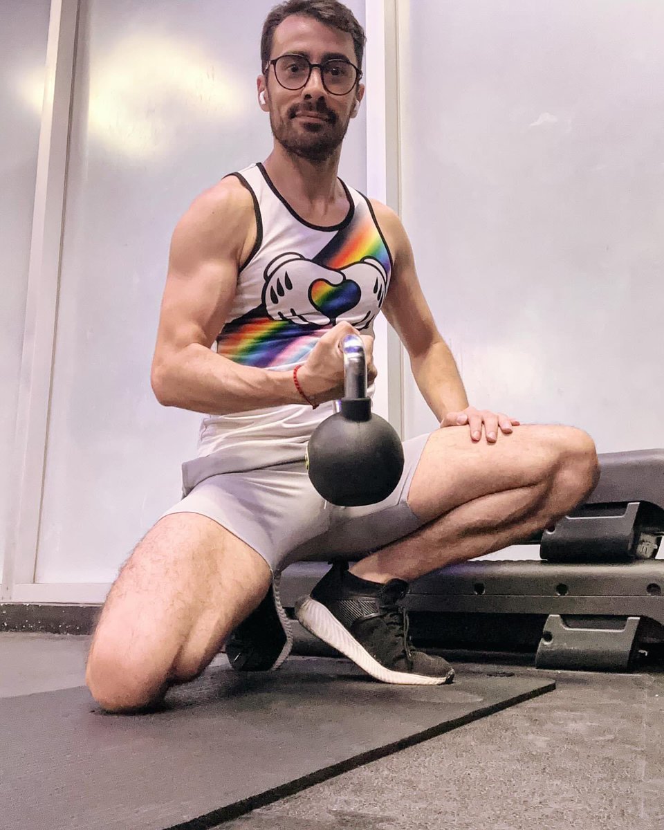 ramirogaston1's tweet photo. Siempre hay que prepararse para dar lo mejor de uno… 🏋️💪
#cdmxgay #deapoquito #gayfit #fitnessmotivation #gaymotivation #siempreenbolas #bsasgay #gaycouple #putifoto #gaybsas #cdmxgay🏳️🌈 #desnudos #mexicogay #gaymexico #gaycdmx #gaycdmx🏳️🌈 #gay #artistic https://t.co/EzfTVL9m4O