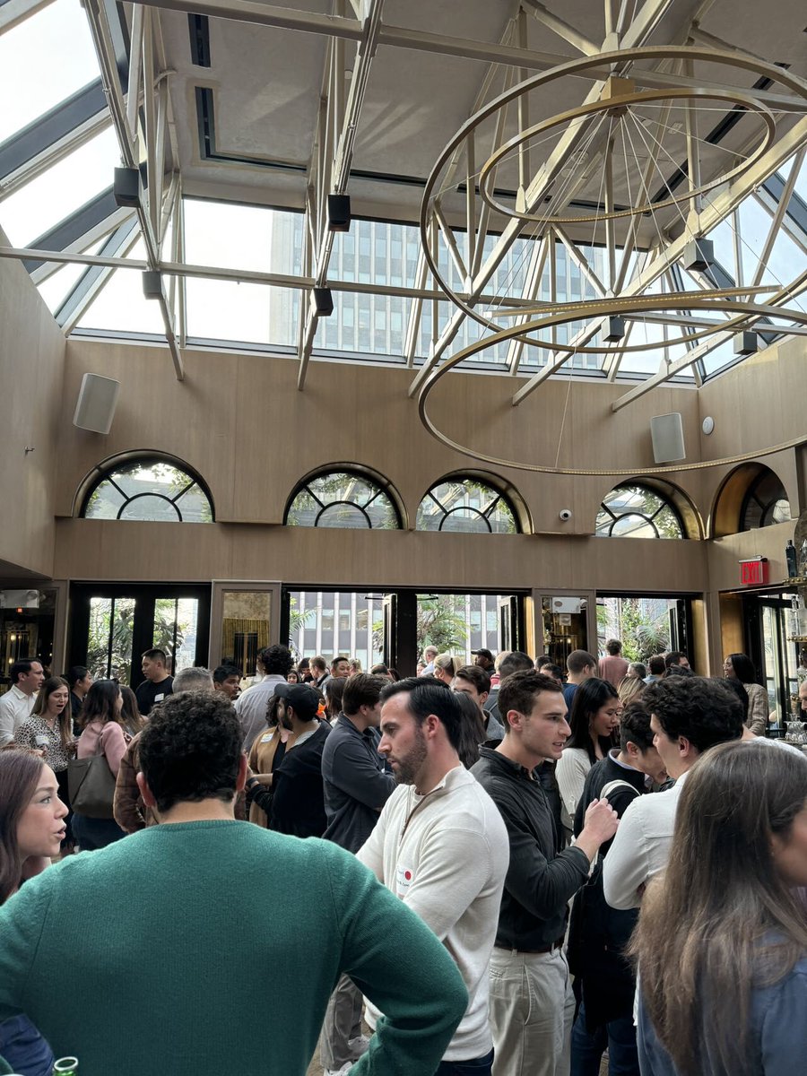 Cathayinnov's tweet image. Thank you to the ~200 founders, operators, and investors who came out to our #NYCFinTechWeek event last night. Also, a huge thank you to our own Andrea You, who spearheaded the event, and to our co-sponsors—Headline Ventures, PayPal Ventures, Stifel Financial Corp., and Deloitte!