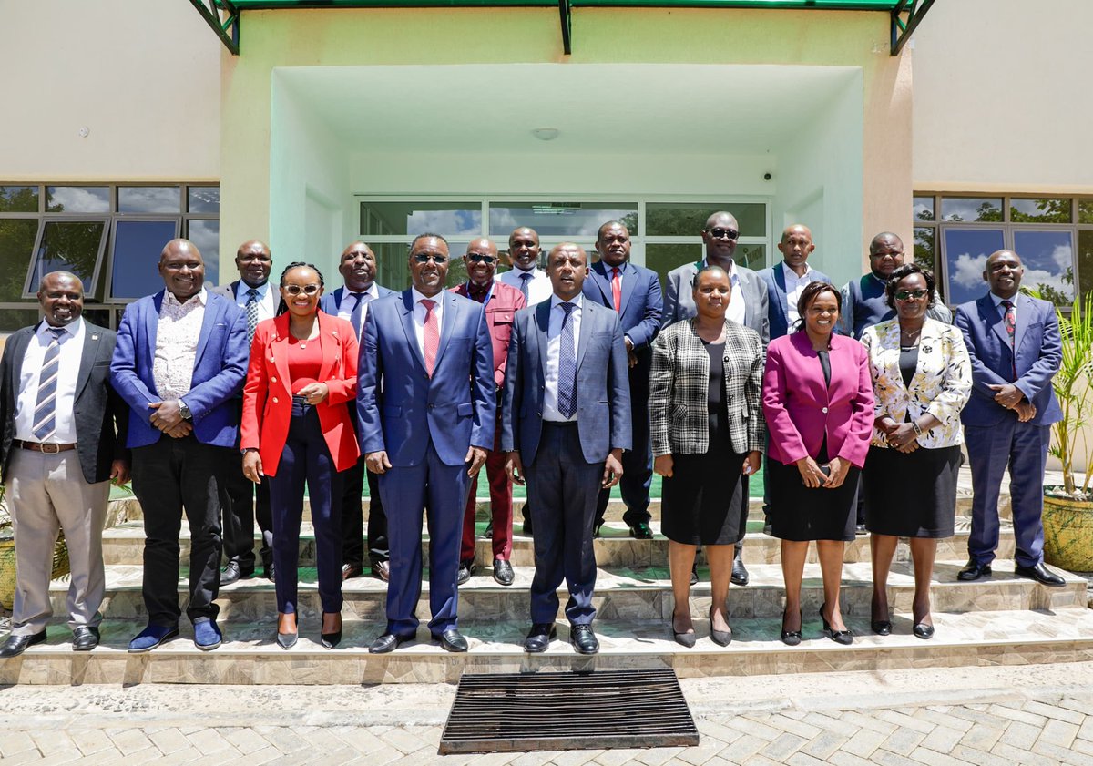 Governor @GvnMutula meets a delegation of the Presidential Economic Transformation Secretariat led by the head, Augustine Cheruiyot. Discussions centered on strategies to make Makueni a CENTRE of EXCELLENCE for fruits production. Special focus was given to the mango value chain…