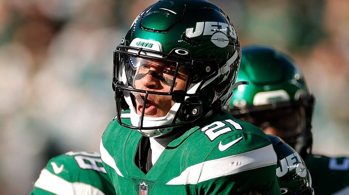 The #Jets are re-signing S Ashtyn Davis, source says. The 2020 third-round pick had interest from a few teams after a career-high three INTs in 17 games last season but wanted another year with HC Robert Saleh and DC Jeff Ullbrich.