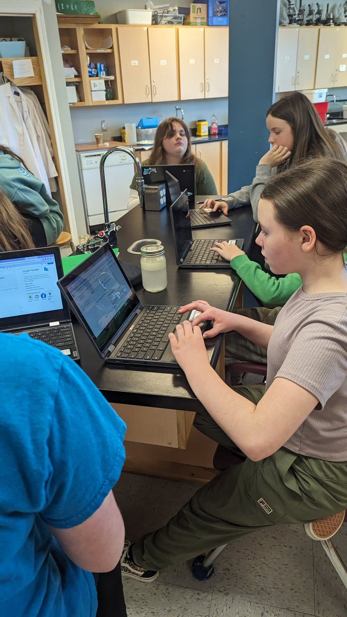 MrsBooneS's tweet photo. Les solutions avec 7-3! @VillanovaSchool https://t.co/8rpZfgIPf6