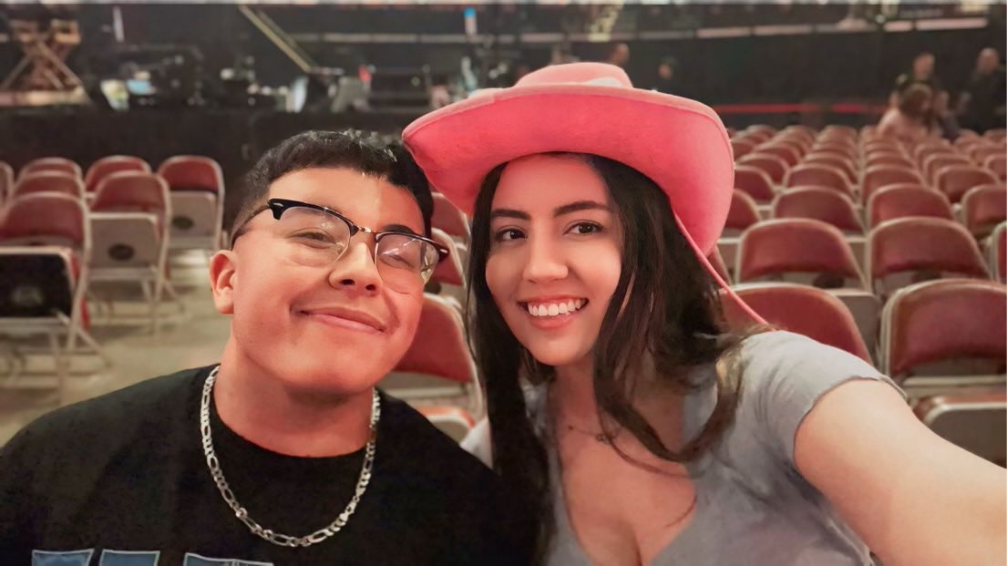 britgee23's tweet photo. 🎶Oh god, I’m gonna marry him if he keeps this sh*t up 🎶

💜💜

#Oliviarodrigoconcert #oliviarodrigo #GutsTour #houstontoyotacenter https://t.co/D5ICgUzo93