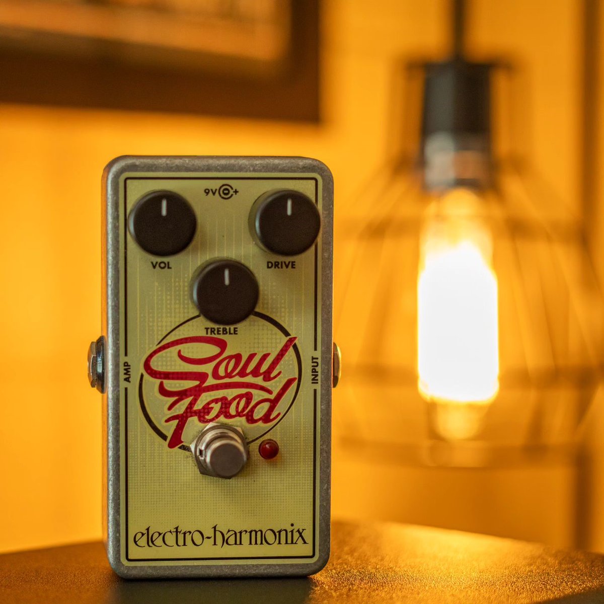 Let the EHX Soul Food shine a ever lovin' light on me! ehx.com/soulfood 📷 @mikeparler_ #ehx #guitarpedals #guitargear #electroharmonix #guitareffects #soulfood #overdrive #transparentoverdrive #klon #kloncentaur #klone