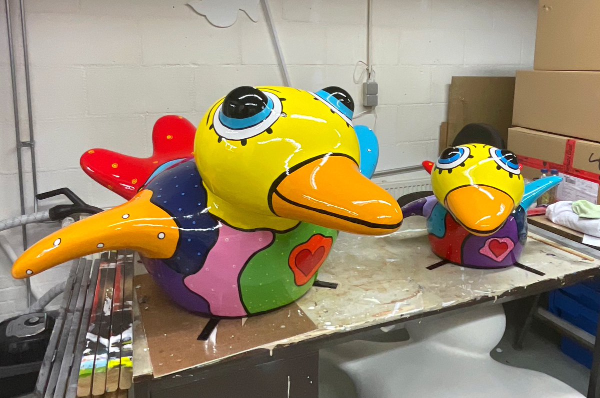 Heeft u ze gemist?
Binnenkort komen de Flying  Hugs weer terug bij het
#SpaarneGasthuis in Hoofddorp.
Na jaren in het water te hebben gestaan en vele stormen te hebben getrotseerd, werd het tijd om èèn vogel te vervangen  en èèn te restaureren.