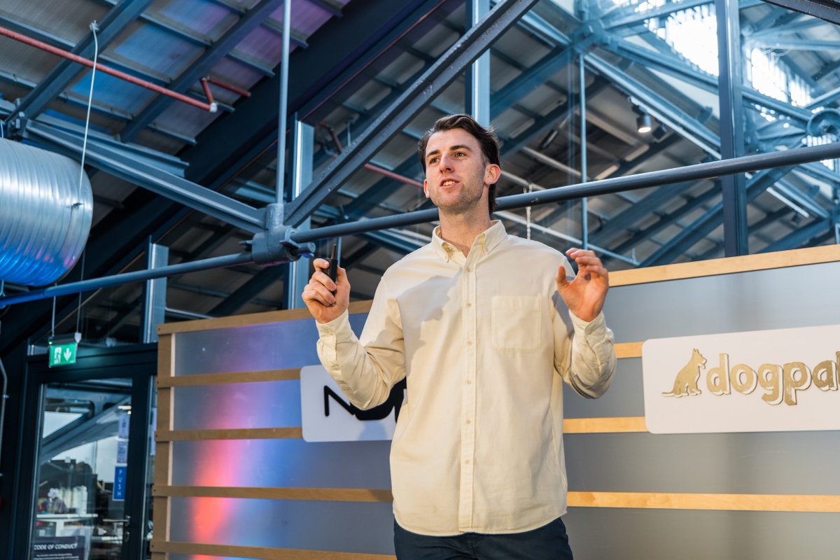 Oliver Begley owns it on stage with #Biota 🌱 Satellite & AI-driven insights into the biodiversity impact of agricultural supply chains. #Founders #DemoDay