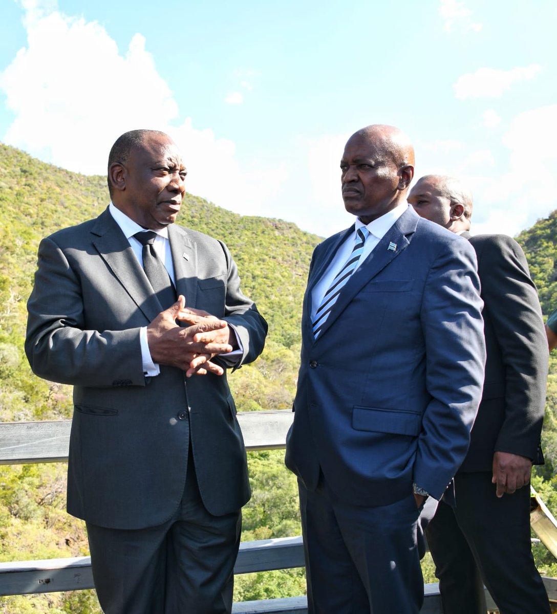President @CyrilRamaphosa and President @OfficialMasisi at Mmamatlakala Road (R518) for site-seeing, where the accident that claimed the lives of 45 citizens of Botswana occurred.