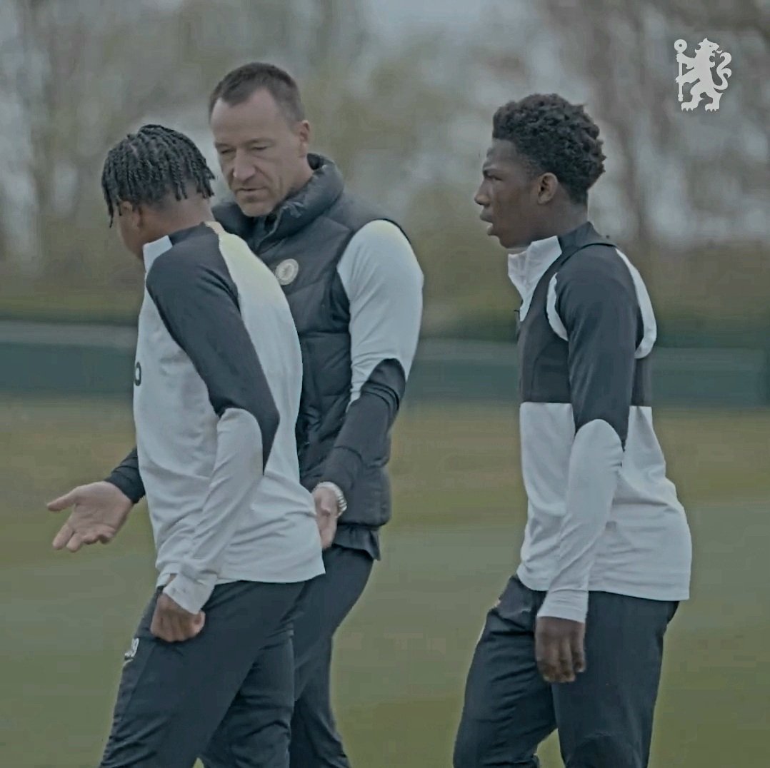 John Terry working with the U17s during their preparations for the Premier League Cup Final against Wolves tonight. Beautiful!