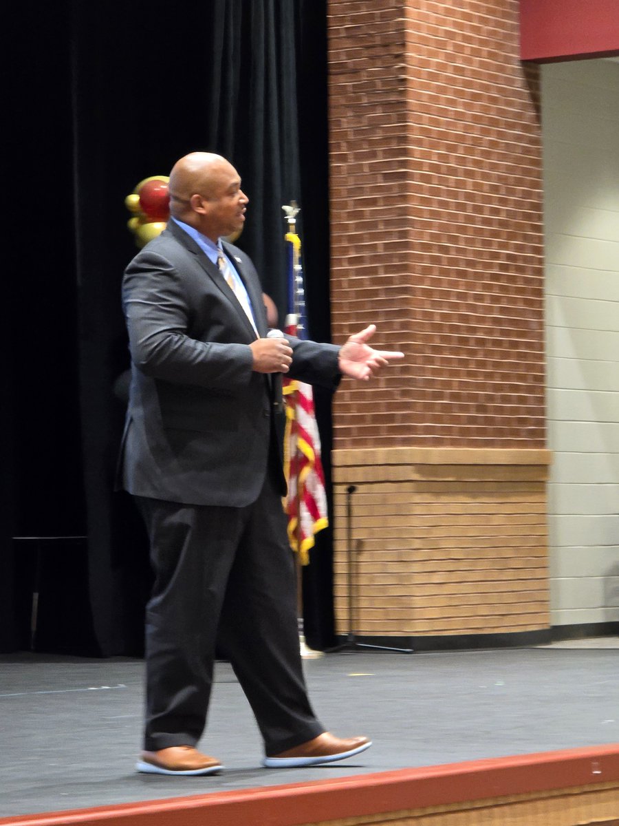 WHS_Seminoles's tweet image. Westside Warmly Welcomed our rising Freshmen from Weaver Middle for Smooth Transition Night! Students, Parents, and Guardians received pertinent information from Westside Staff and the variety of student organizations.
#Built4Bibb #WestsidePride #SmoothTransition #ClassOf2028