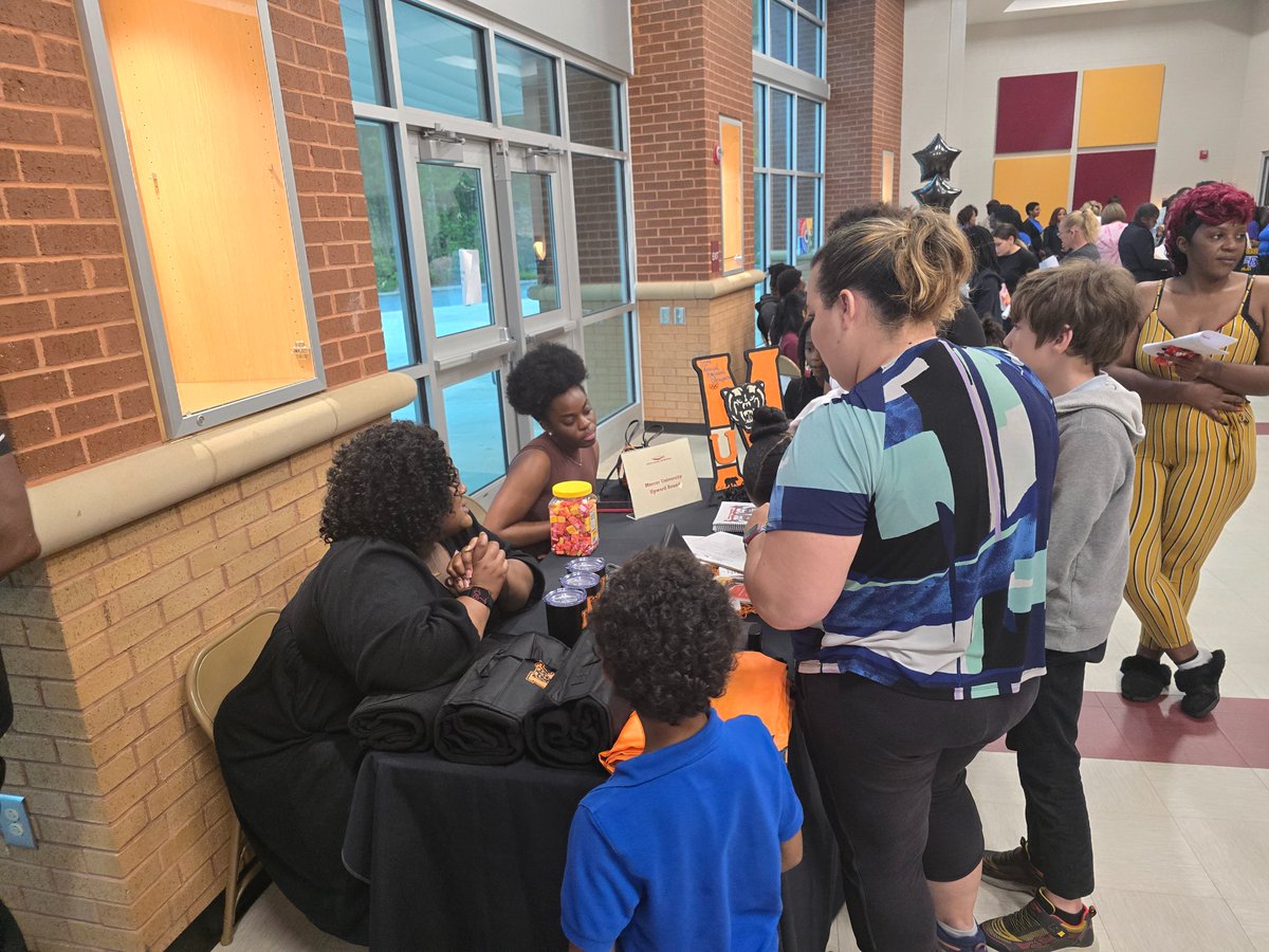 WHS_Seminoles's tweet image. Westside Warmly Welcomed our rising Freshmen from Weaver Middle for Smooth Transition Night! Students, Parents, and Guardians received pertinent information from Westside Staff and the variety of student organizations.
#Built4Bibb #WestsidePride #SmoothTransition #ClassOf2028