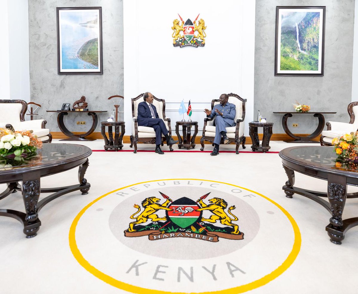 President Hassan Sheikh Mohamud met with President William Samoei Ruto of the Republic of Kenya at State House in Nairobi. The two leaders discussed a wide range of issues, including further developing bilateral relations, promoting regional stability, and enhancing joint efforts