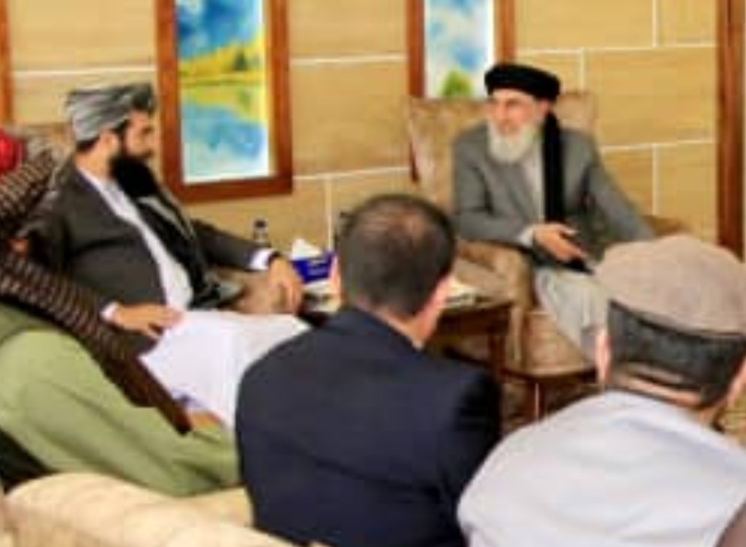 y_shray's tweet photo. پرون د اختر لومړۍ ورځ؛ د عامه روغتیا وزیر ښاغلي قلندر عباد له قدرمن مشر حکمتیار سره. https://t.co/po8PVg7Tkd