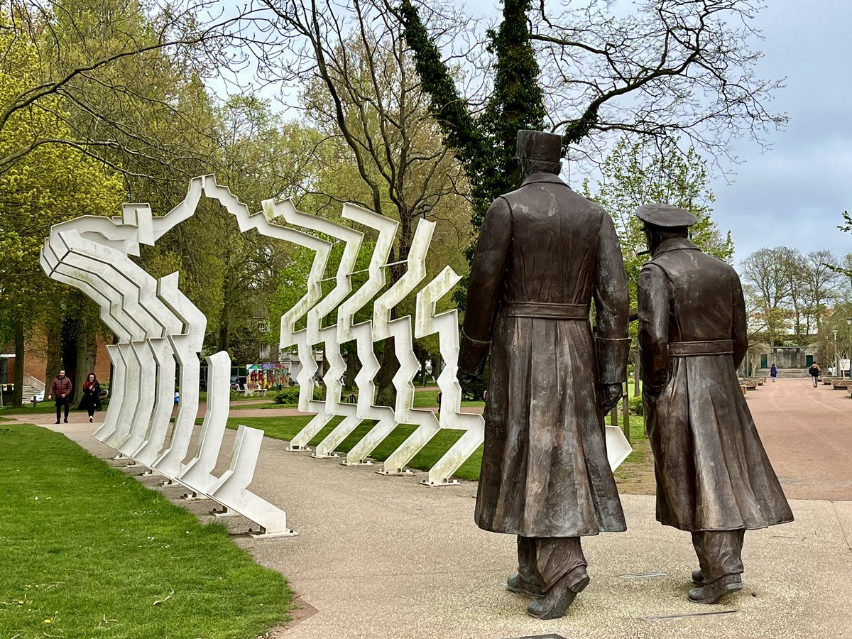 Love these statues in Calais of Churchill and De Gaulle strolling through France! @TravWriters @TravWriters @lifefrance @cdt62 #ExploreFrance