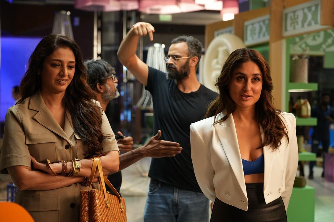 Some BTS pictures from the sets of #Crew! #KareenaKapoorKhan #KritiSanon #Tabu