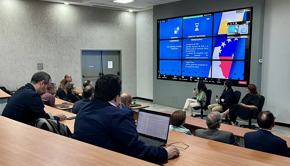 Exposición de los estudiantes <a href="/DerechoUCAB/">Derecho UCAB</a> , María Paula Guerrero, Daniel Graterón y María Victoria Ordaz, en las Jornadas en homenaje al Dr Duque Corredor <a href="/InvestigaUCAB/">Investigaciones UCAB</a> <a href="/acienpol/">Academia de Ciencias Políticas y Sociales</a> <a href="/jesusmariacasal/">Jesús María Casal</a>