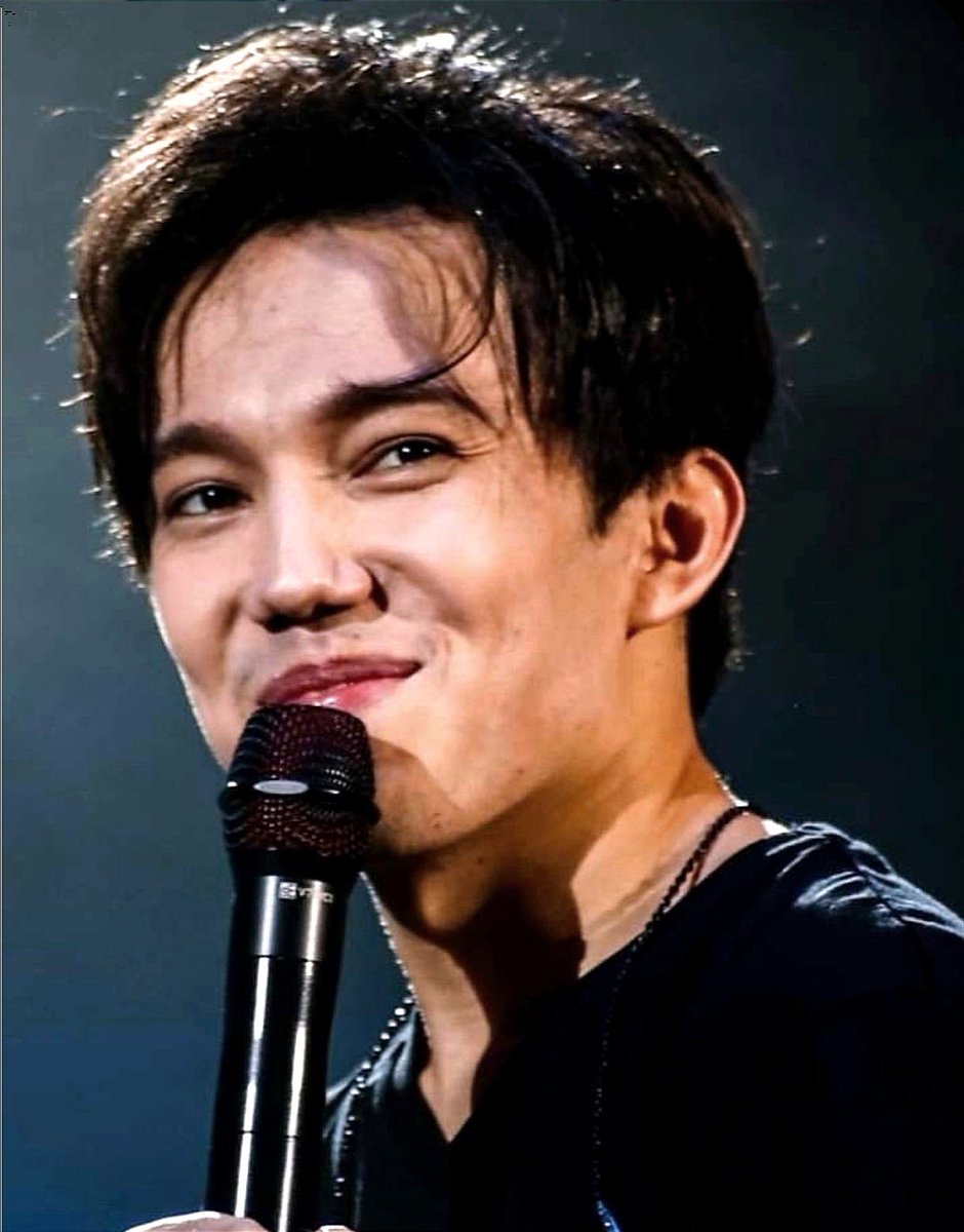 @IrinaVS73 @dimash_official The powerful energy of Dimash charges the surrounding space! Attracts the incredible magnetism of his amazing, natural beauty and charisma #WhenIveGotYou 🧡🎶❤️ #DimashConcertBudapest KAZAKH NIGHTINGALE