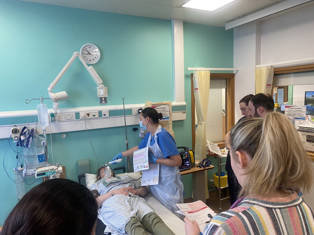 Bursting with pride @HospitalMallow #healthcaresimulation is up and running on our MAU floor! Nursing & medical colleague’s teamwork stabilise an acutely deteriorating patient with anaphylaxis 👏🏻 TY learners, @CiaraCostello8 for scenario design & @StephRyng @HrSswhg for equipment