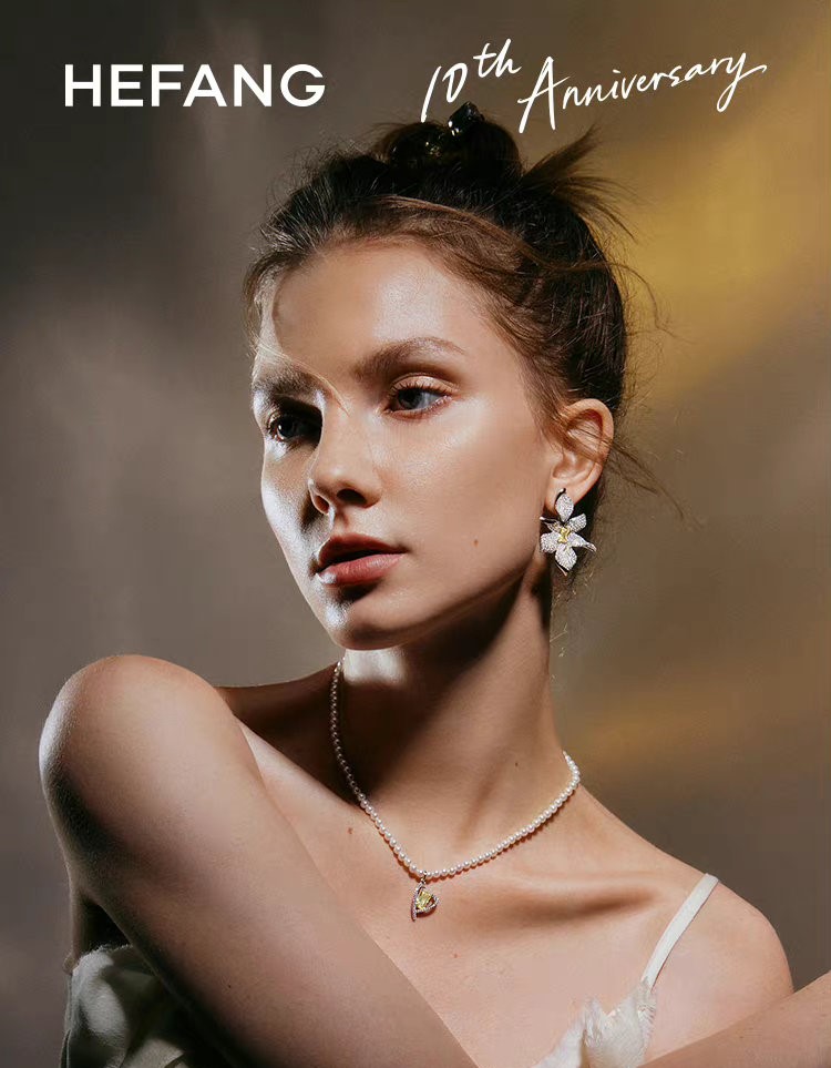 STRENGTHFLUID's tweet image. 📷 For ten years, Hai Fang has used jewelry to tell moving stories and witness the sparkling moments of life. Jewelry is no longer an object, but a carrier of emotion and empathy 
Let every woman confidently become the protagonist of the story, so that even ordinary days can flow