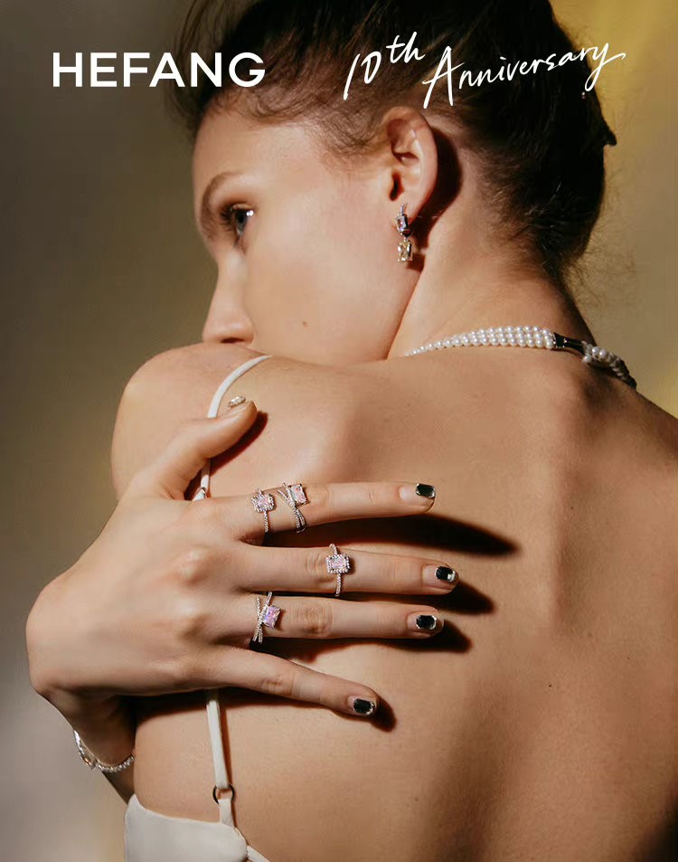 STRENGTHFLUID's tweet image. 📷 For ten years, Hai Fang has used jewelry to tell moving stories and witness the sparkling moments of life. Jewelry is no longer an object, but a carrier of emotion and empathy 
Let every woman confidently become the protagonist of the story, so that even ordinary days can flow