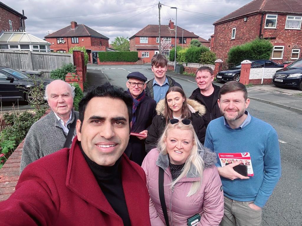 Campaigning in Chadderton South. It was wonderful to engage with some of the residents out in their gardens today enjoying a possible change in weather. #Oldham #LabourDoorstep