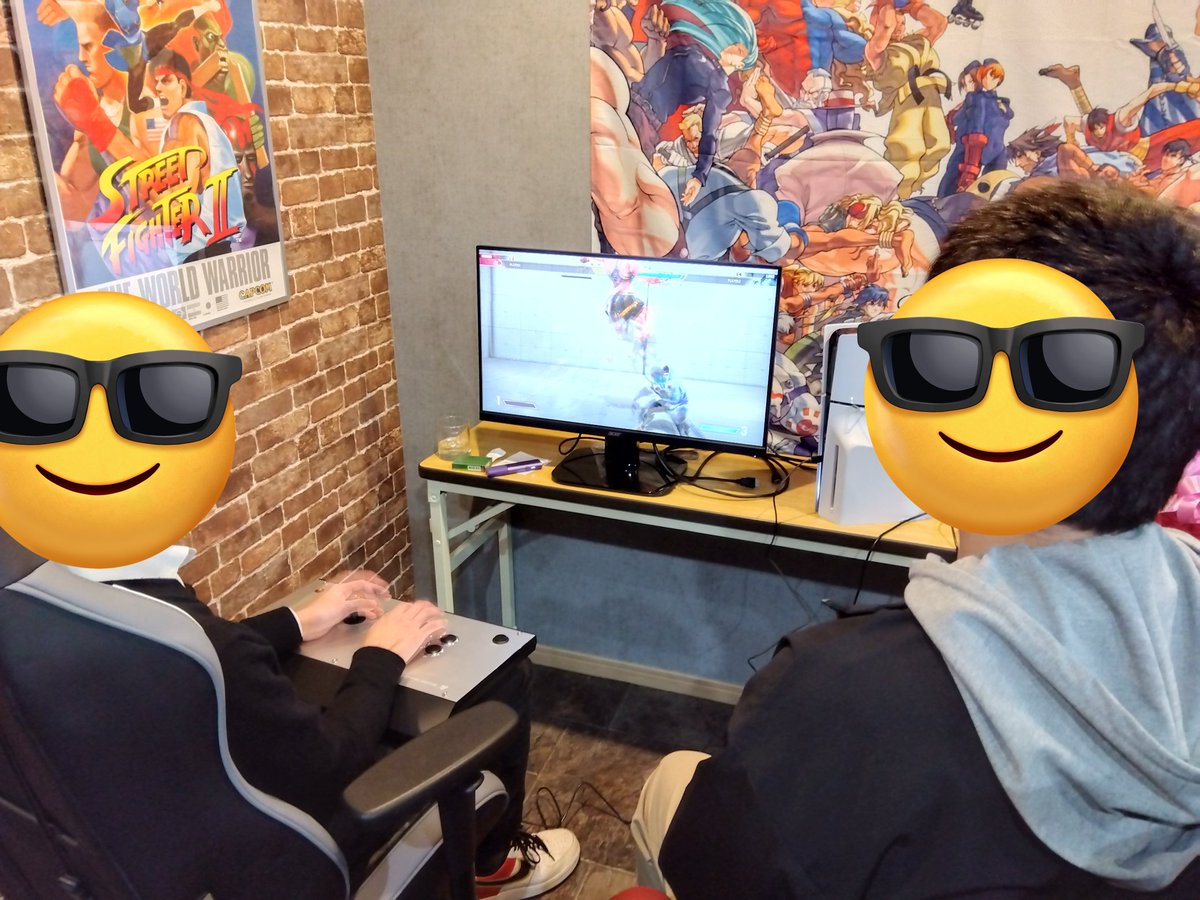 tachyon0810's tweet photo. もふさんのゲームバー居心地最高でした♪スト6対戦も楽しかったけどやっぱり昔のメンバーとウル4でワイワイやる方が楽しい☆福岡出張の際にはまた寄らしてもらいます。 https://t.co/sDzDHmHzmG