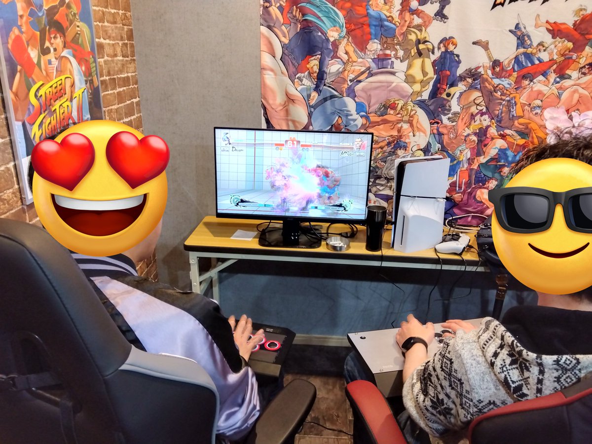 tachyon0810's tweet photo. もふさんのゲームバー居心地最高でした♪スト6対戦も楽しかったけどやっぱり昔のメンバーとウル4でワイワイやる方が楽しい☆福岡出張の際にはまた寄らしてもらいます。 https://t.co/sDzDHmHzmG
