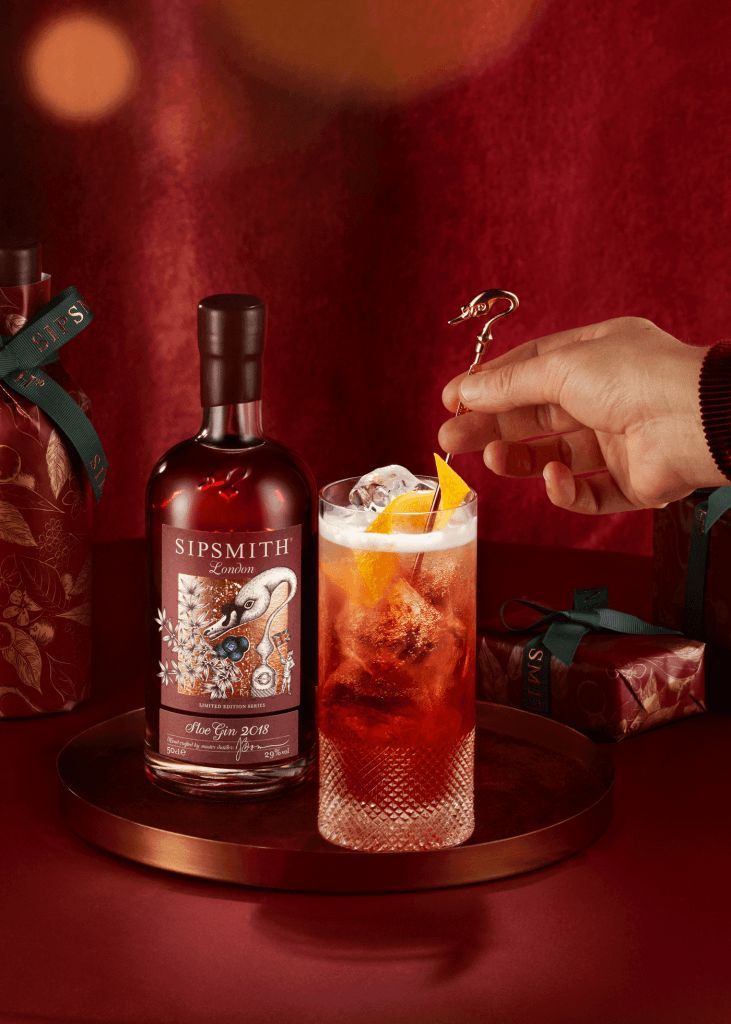 You know us for our love of all things #coffee, but we like a good #GinAndTonic too! We had to celebrate National G&T Day, but with a #caFUNated twist. #ColdBrew Gin & Tonic? Why yes, thank you! Via @sipsmith: buff.ly/3Uc7VfR 

#coffeecocktail #coffeerecipes #coffeedrinks