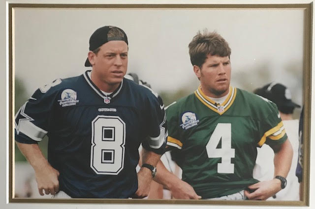 fitdaddy_scott's tweet photo. Troy Aikman or Brett Favre    Who was better?