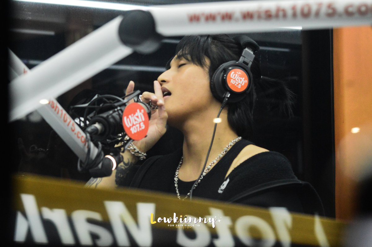 Lowkiimmy's tweet photo. [ 240411 ]📍 Eton Centris 

Sinandohan lng tayo ni Felip! Tama ba yun?? 😭

FELIP at WishRoadshow
@felipsuperior #FELIP 
#FakeFacesOnWishBus
#FELIP_Fake_Faces https://t.co/y2CKEy3DdL