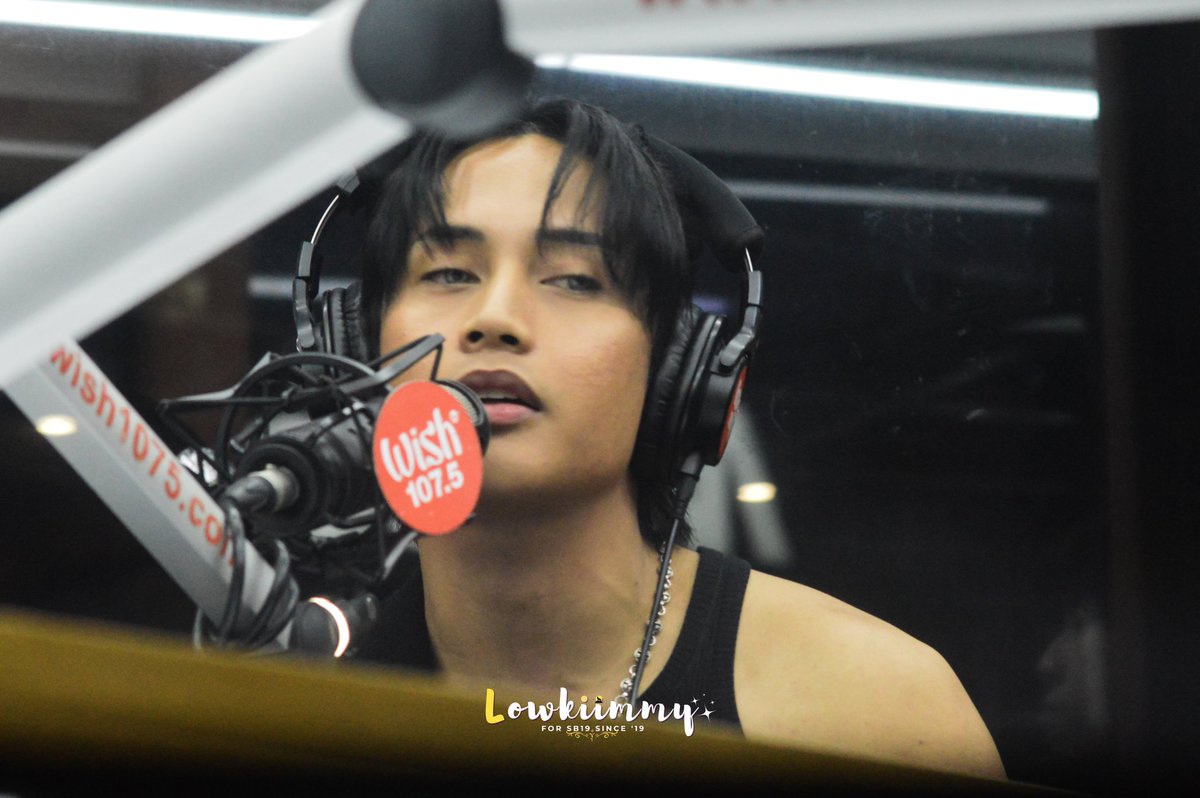 Lowkiimmy's tweet photo. [ 240411 ]📍 Eton Centris 

Sinandohan lng tayo ni Felip! Tama ba yun?? 😭

FELIP at WishRoadshow
@felipsuperior #FELIP 
#FakeFacesOnWishBus
#FELIP_Fake_Faces https://t.co/y2CKEy3DdL