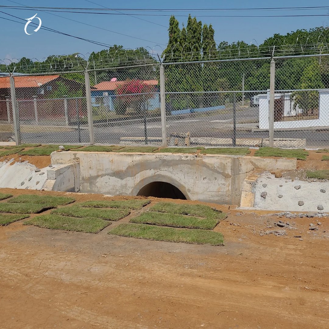 Como parte de la Responsabilidad Social de @tocumenaero ✈️ hemos construido cunetas para canalizar las aguas de manera efectiva para mitigar el riesgo de inundaciones y afectaciones a los vecinos de la comunidad de El Dorado, que colinda con @chiriquiaero. #LaPuertaDeLasAméricas