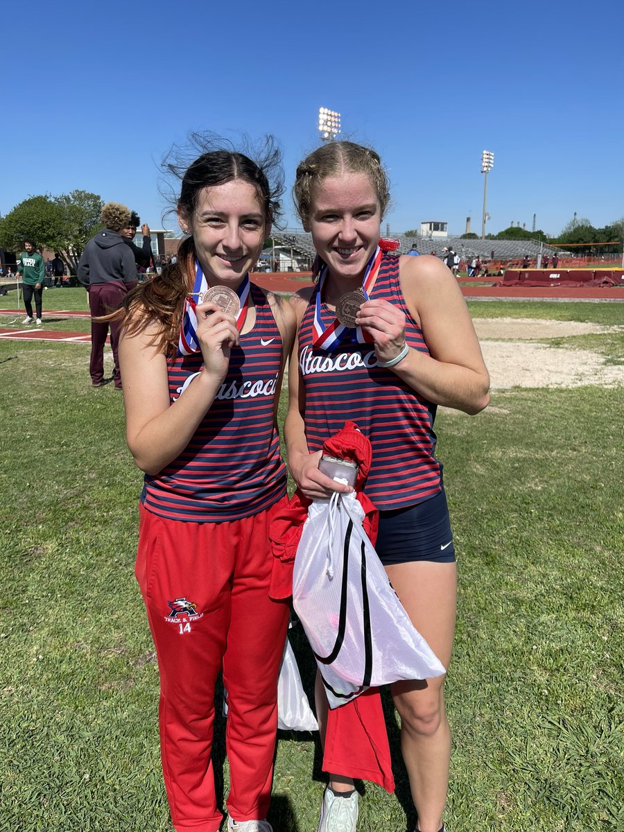 Taryn Hogarth & Summer Call finish 3rd and 4th in 3200m #areabound #theAway @HumbleISD_AHS