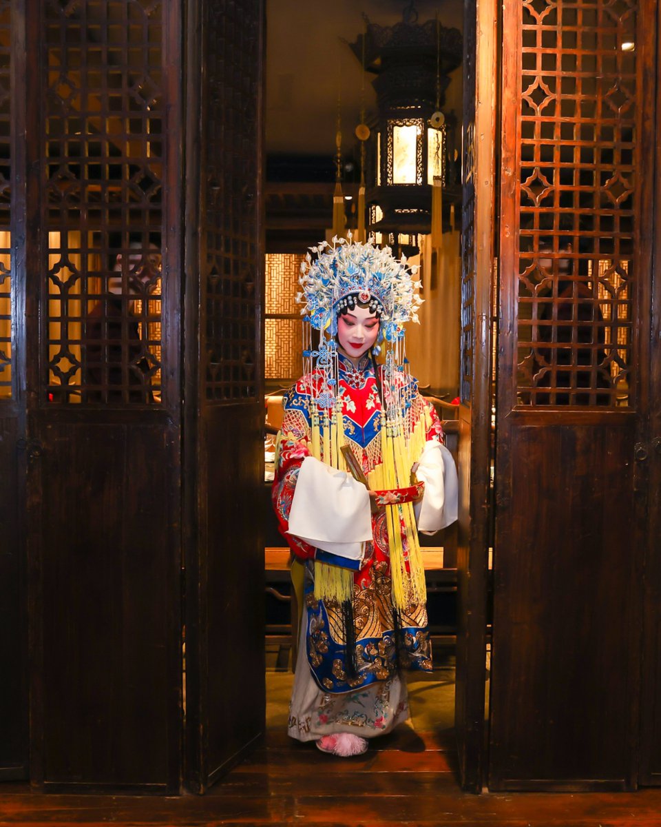 🎭#PekingOpera, with its roots tracing back 200 years, emerged from Anhui and Hubei #MusicStyles. Known for its colorful #costumes and diverse performances, it blends #music, #dance, #MartialArts, and mime, offering a captivating #CulturalExperience.