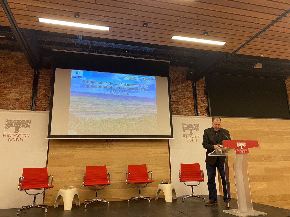Excelente el Seminario de la <a href="/fundacionbotin/">Fundación Botín</a> "¿Es el modelo actual de #regadío en España viable? Muy ilustrativas las ponencias de mis colegas del <a href="/CEIGRAM/">CEIGRAM-UPM</a>