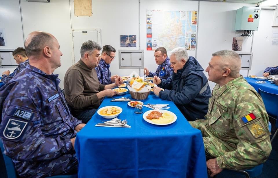 Am asistat, astăzi, la un antrenament privind asigurarea securității la nivelul unor elemente de infrastructură critică instalată de 🇷🇴 în Marea Neagră. Militarii români au demonstrat și în cadrul #SeaShield24 că sunt pregătiți să apere zonele de interes strategic pentru 🇷🇴.