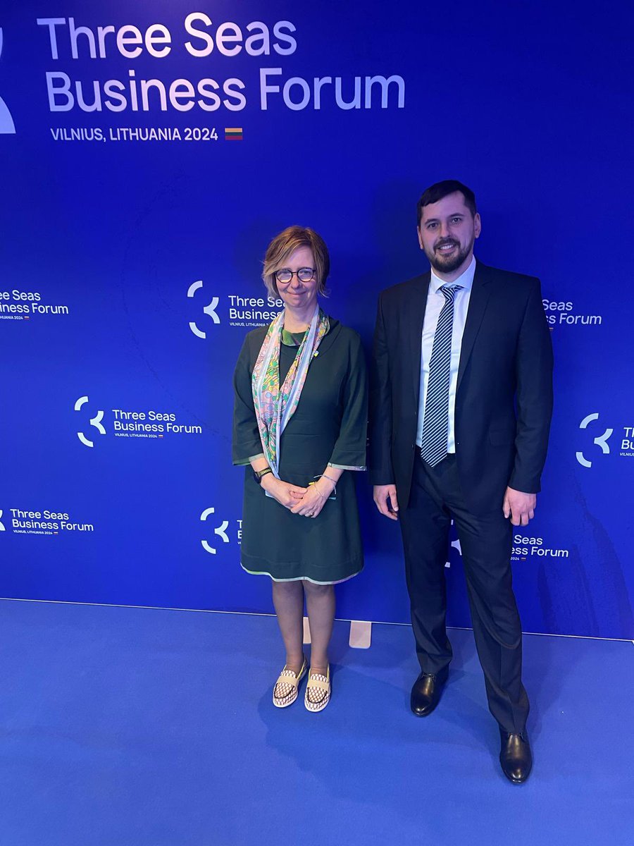 Delighted to meet 🇺🇦 Deputy Minister Anatolii Komirnyi in 🇱🇹 today – we exchanged on Ukraine’s transport priorities and in particular on digital solutions to keep goods moving via the #SolidarityLanes. Glad to see our cooperation growing stronger every day. #StandWithUkraine