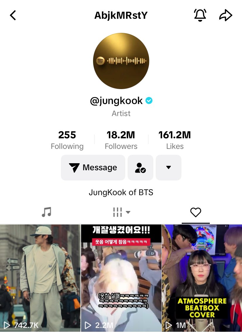 Jungkook esteve on-line no TikTok recentemente e curtiu o vídeo de J-Hope dançando ‘what if… (dance mix)’ postado no perfil oficial do BTS 🥹🤍